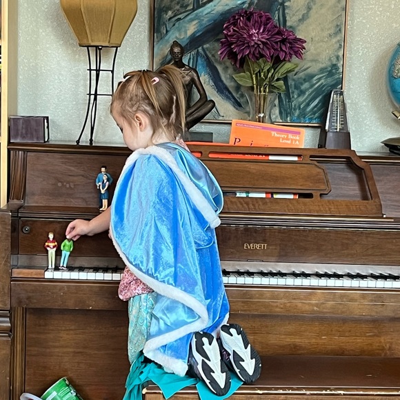 Meet your Posher, Gale. - Picture 3 of 6